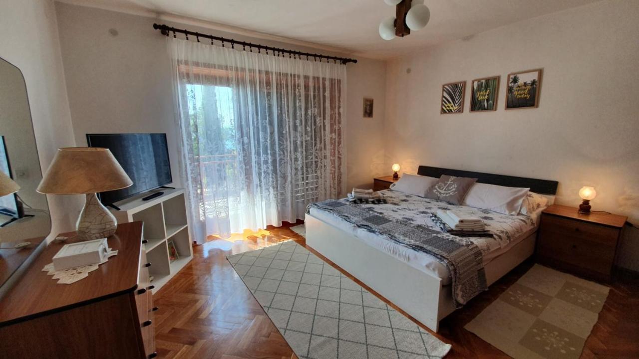 Apartmani Sofia Njivice Exterior photo