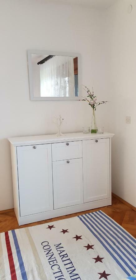 Apartmani Sofia Njivice Exterior photo